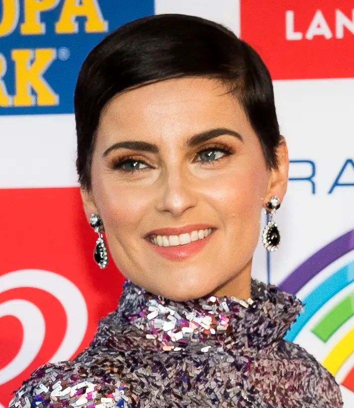How tall is Nelly Furtado?